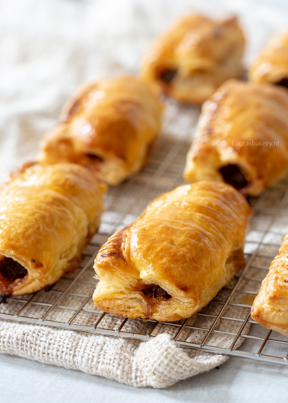 Saucijzenbroodjes (Dutch puff pastry sausage rolls)