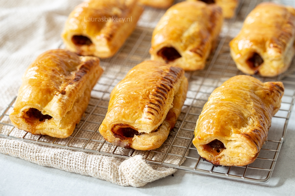 Saucijzenbroodjes - dutch sausage rolls puff pastry (3)