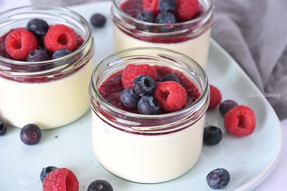 Berry panna cotta -2