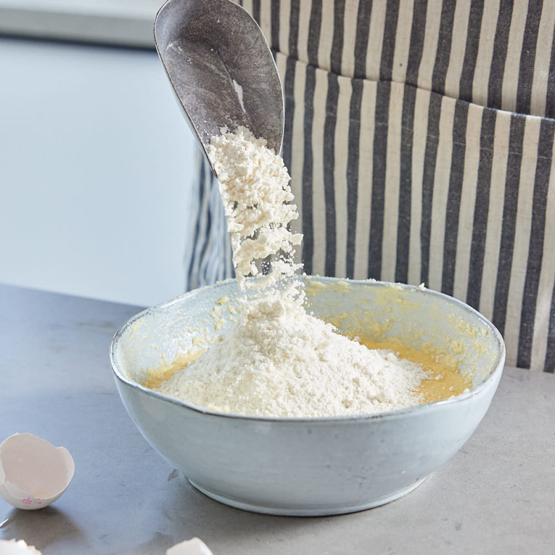 All-purpose flour Vs Self-rising flour (difference + how to substitute)