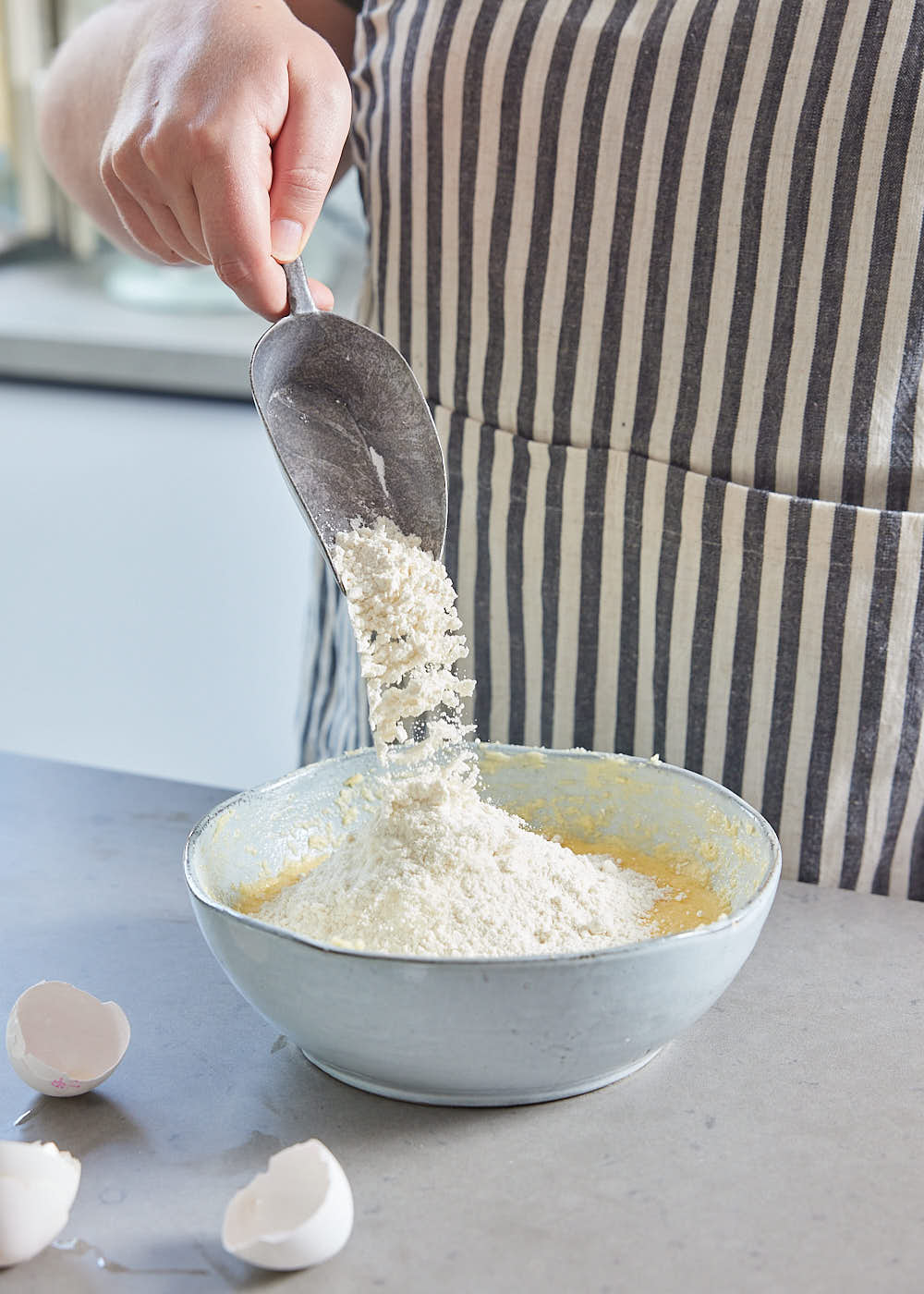 All-purpose flour Vs Self-rising flour (difference + how to substitute)