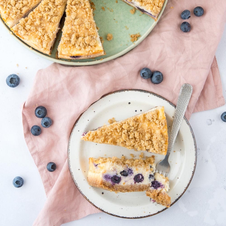 Easy blueberry crumble cheesecake recipe