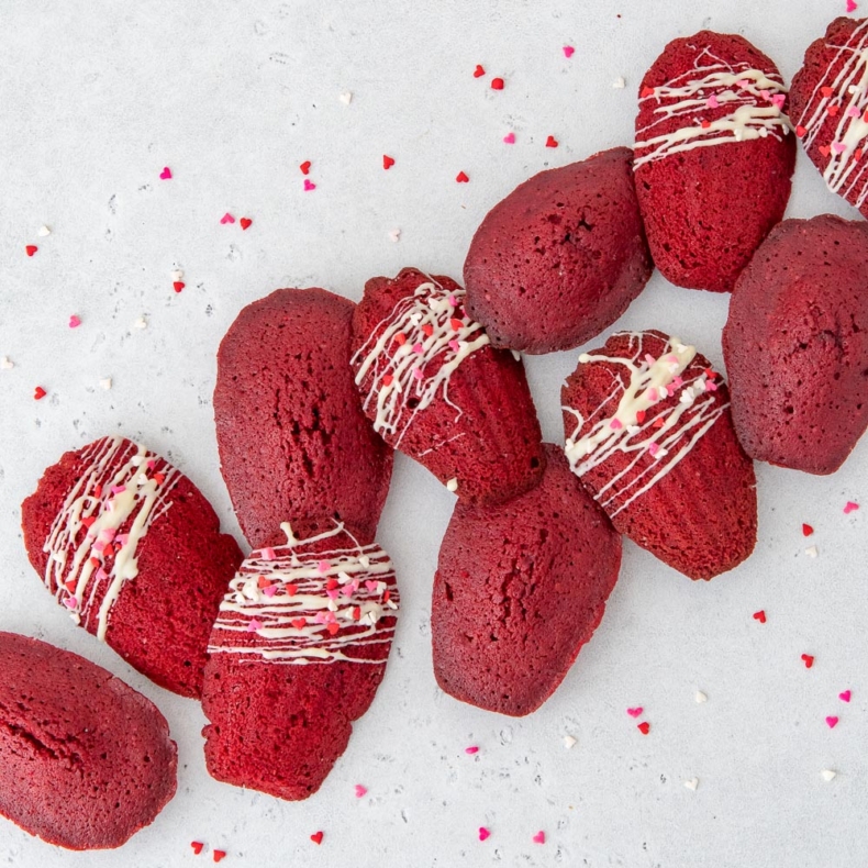 Red Velvet madeleines with white chocolade