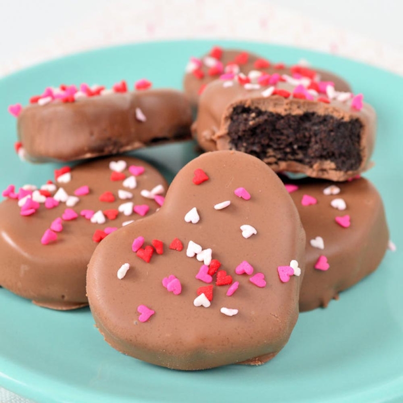 Valentine's day heart Oreo truffles (no-bake)